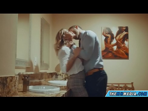 ❤️ Když vás na veřejných záchodcích svádí prsatá blondýna. ❤ Sex video u porna cs.doujin-sexy.ru ❌